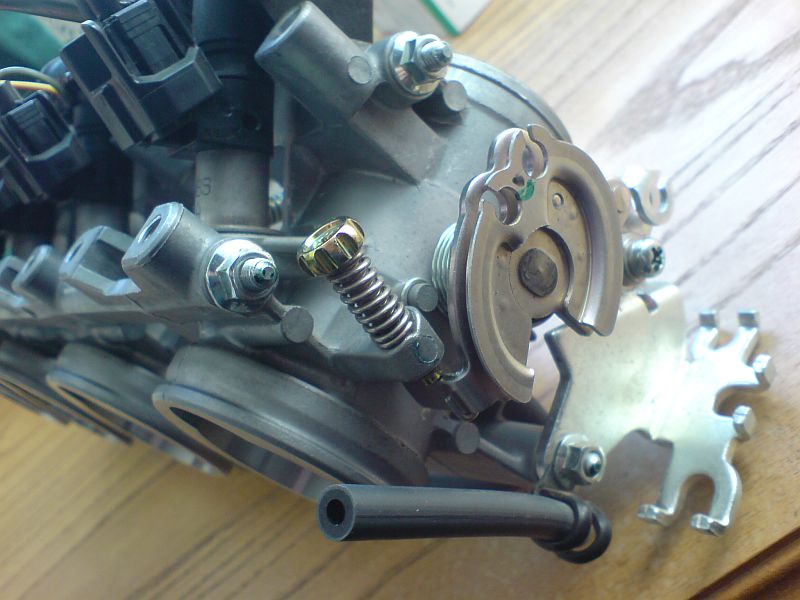 Bronze valve guides installation